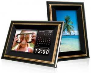 1GB Цифровая фото-рамка 710 черная;экран 7", просмотр фото, часы, календарь